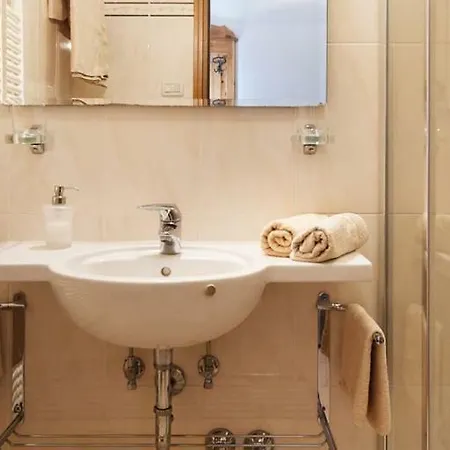 Eleonora Apartment *